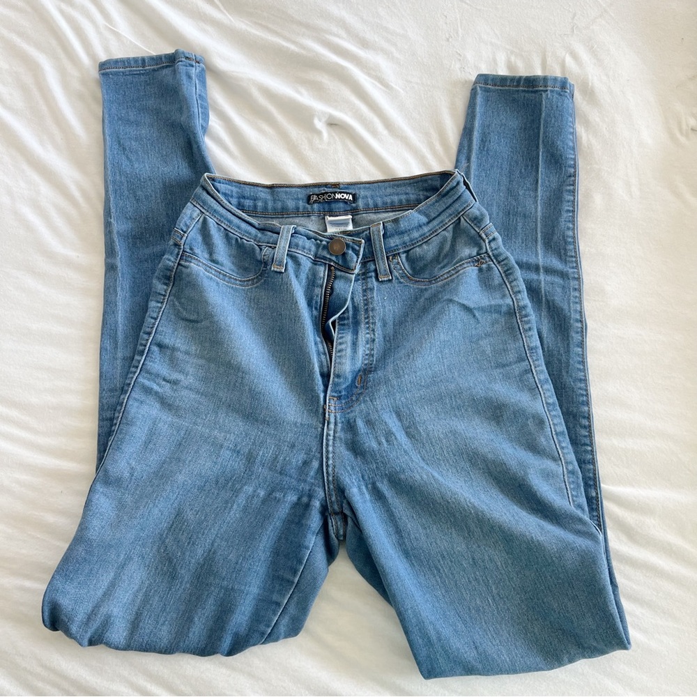 ❤️‍🔥MEDIUM WASH JEANS